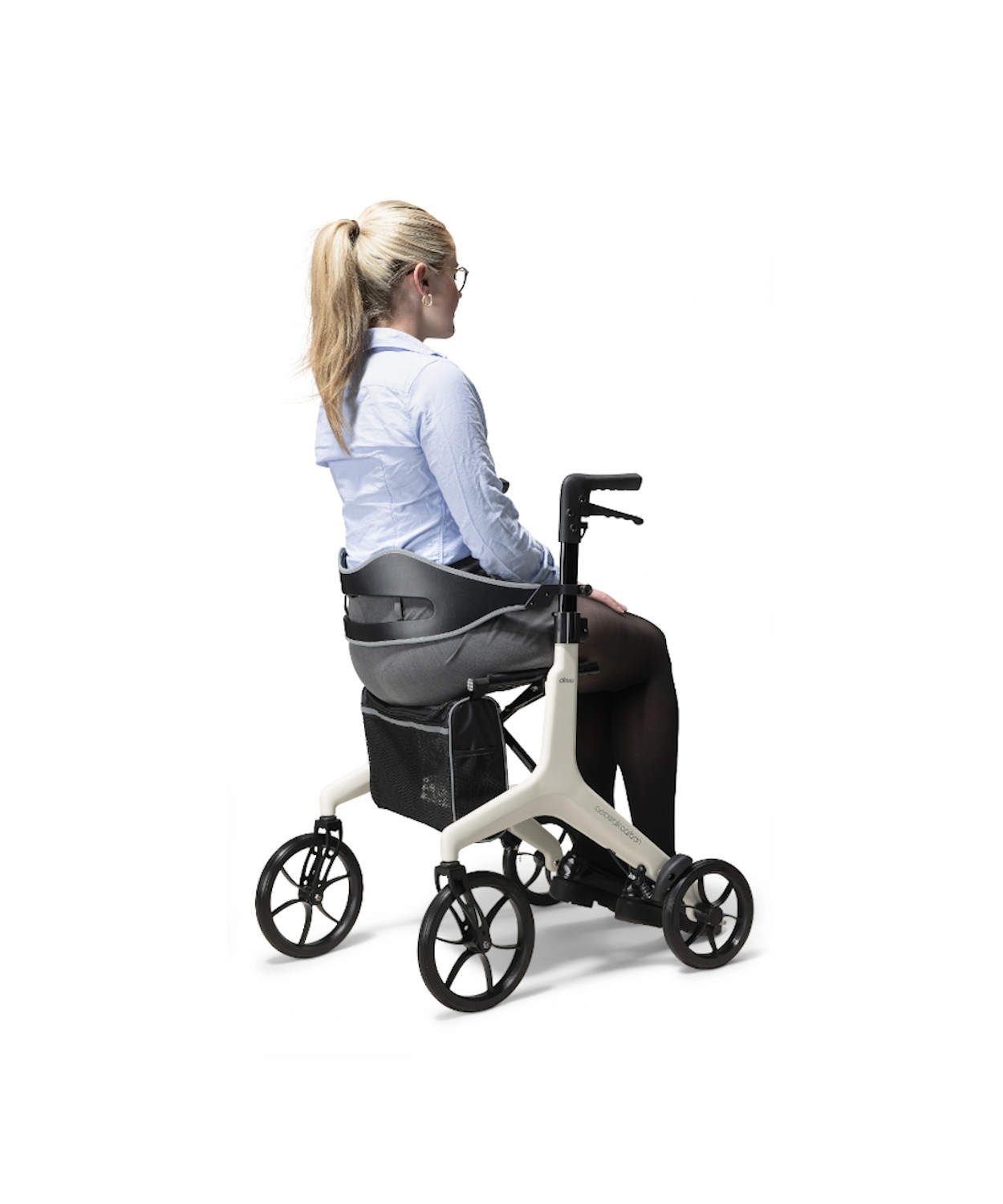 aerowalk-carbon-rollator-butter-cream-seated lady sitting on aerowalk carbon fibre rollator in butter cream